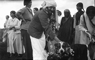 Dassera 1938-With Chum & Women